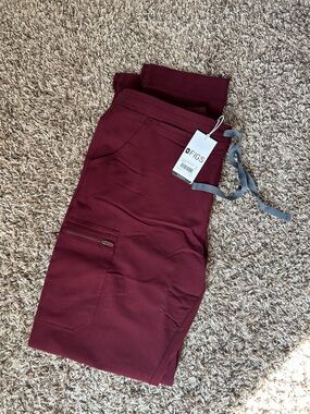 NWT Figs Yola Scrubs